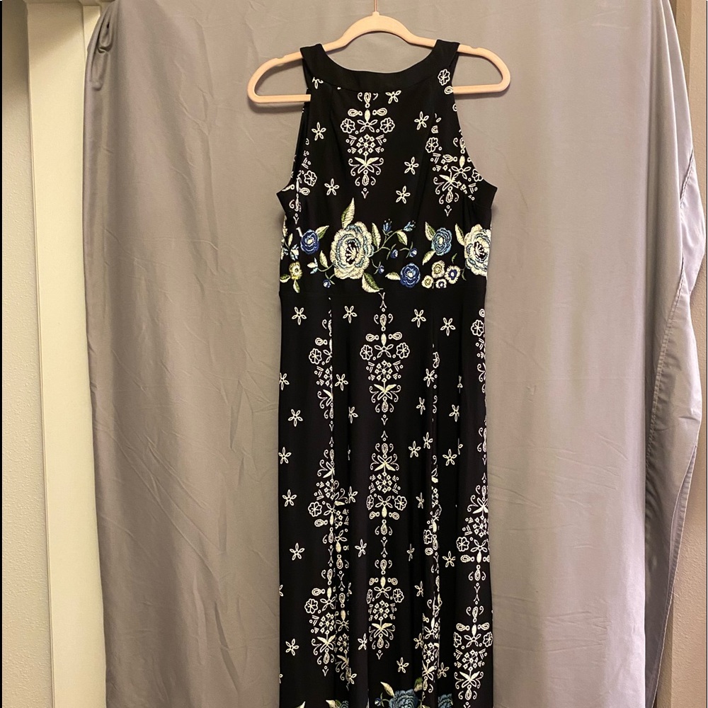 Rabbit Design Dress - Picture 3 of 5